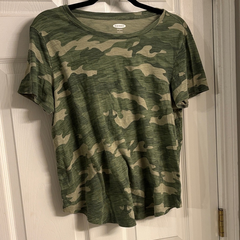 Old Navy Camouflage Short Sleeve Tee